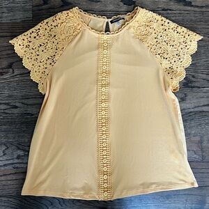 Cable & Gauge Yellow Lace Cap Sleeve Top Size Medium